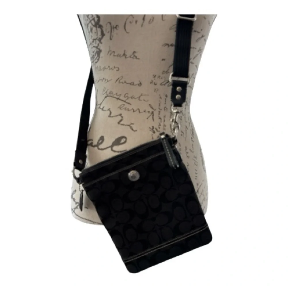 COACH vintage crossbody bag, jacquard black, adjustable strap, zipper top.